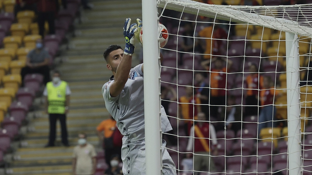 Galatasaray 1 vs 0 Lazio: Gegara Bunuh Diri Konyol Kiper, Sarri Akui Si Elang Menderita