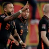 Belanda vs Norwegia: Jatuh dari Sepeda, Van Gaal Cedera, Otaknya Masih Bekerja