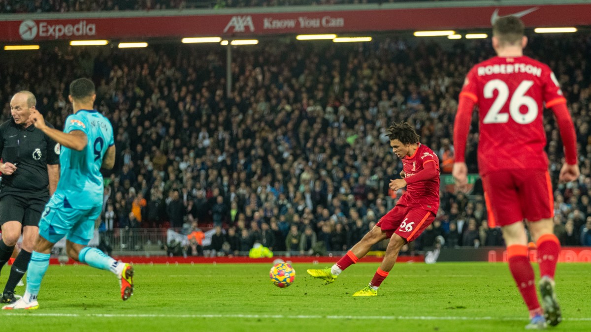 Klopp: Teknik Menembak Alexander-Arnold di Level Berbeda