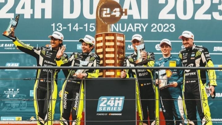 Pebalap Indonesia Sean Gelael dan Valentino Rosi berhasil menyabet juara 3 pada nomor ketahanan Hankook 24 hours of dubai