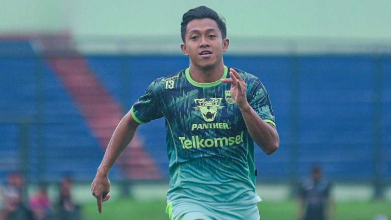 Febri Hariyadi menjalani sesi latiha jelang pertandingan Persib vs Arema FC tanpa penonton.