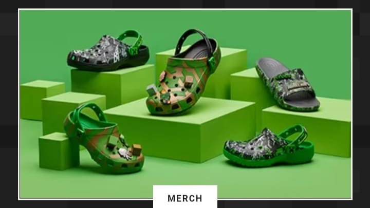 minecraft x crocs merupakan merchandise dari minecraft buat para pemain