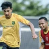 Persebaya dijauhi Persib