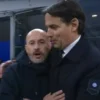 Simone Inzaghi dan Vincenzo Italiano saling berpelukan sebelum laga Inter Milan vs Bologna