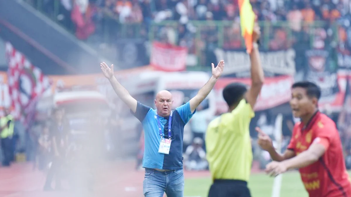 Bojan Hodak marah soal wasit Persija vs Persib