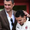 Paolo Maldini bersama Ismaël Bennacer